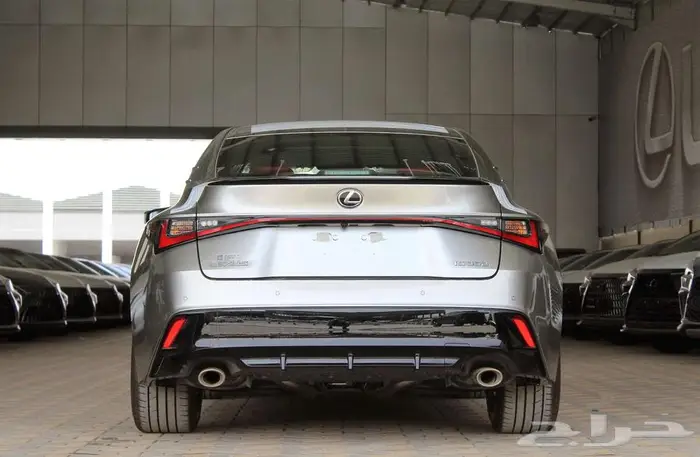 لكزس - is 350 - F Sport - فل كامل - خليجي - 2025 4
