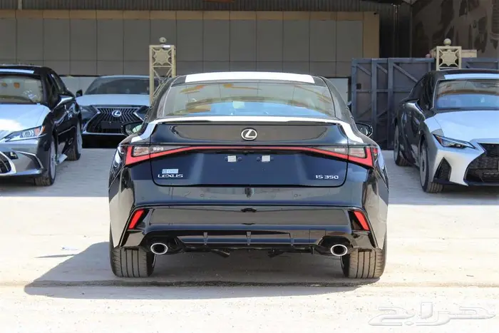 لكزس - is 350 - F Sport - فل كامل - خليجي - 2025 3