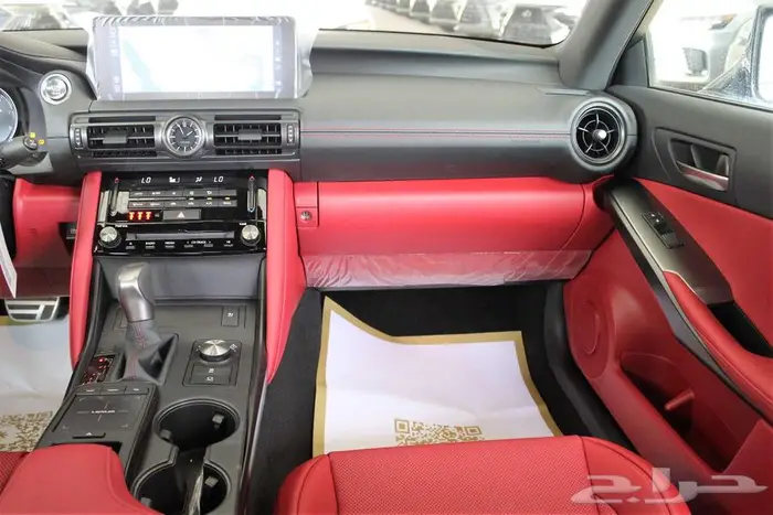لكزس - is 350 - F Sport - فل كامل - خليجي - 2025 6