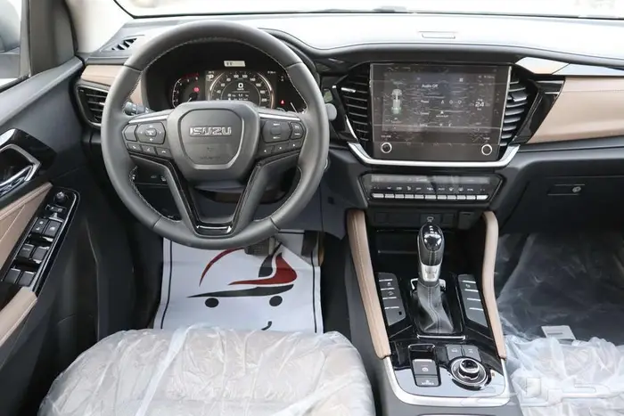 ايسوزو ام يو اكس فل 2024 دبل وارد العيسى شاشه كبير  بنوك فقط 12