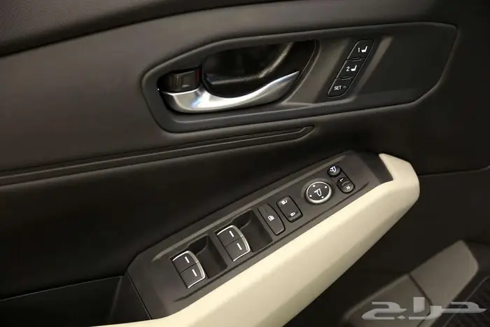 اكتشف الأناقة والاقتصادية مع هوندا اكورد EXL هايبرد 2023 13