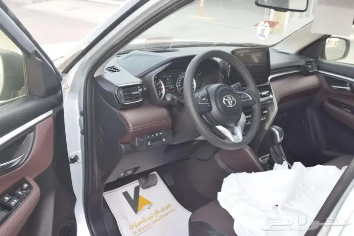 تويوتا أوربان كروزر فل كامل 2025 سعودي GLX اقل سعر 15