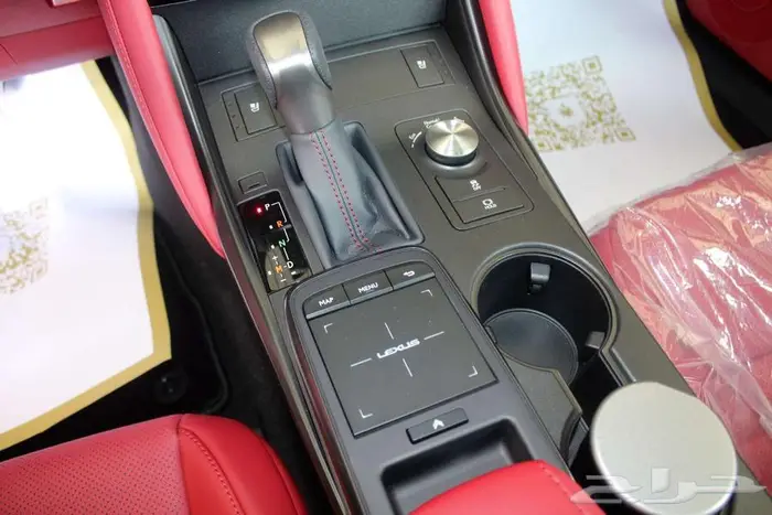 لكزس - is 350 - F Sport - فل كامل - خليجي - 2025 6