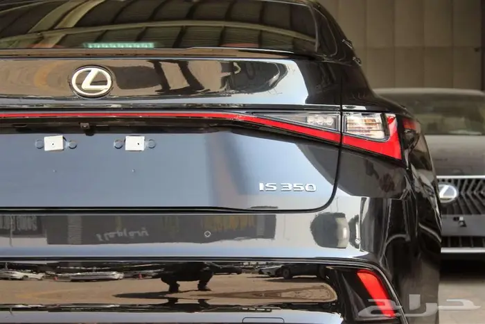 لكزس - is 350 - F Sport - فل كامل - خليجي - 2025 18