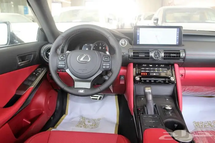 لكزس - is 350 - F Sport - فل كامل - خليجي - 2025 8