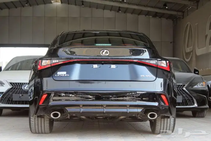 لكزس - is 350 - F Sport - فل كامل - خليجي - 2025 19
