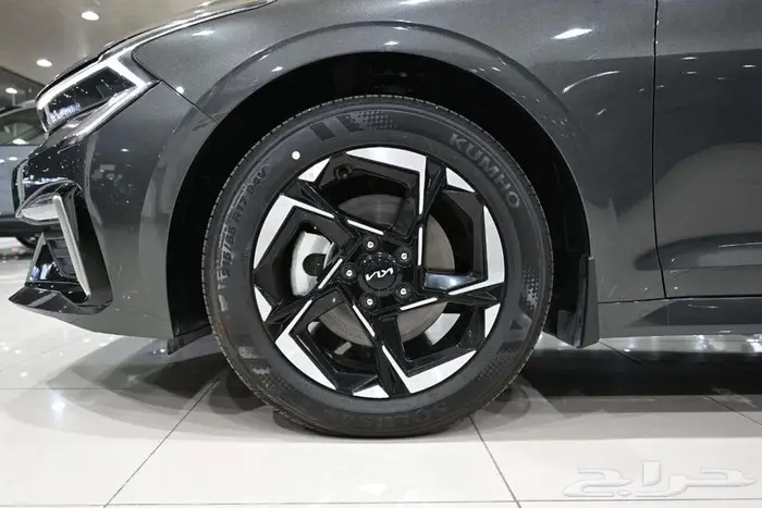 كيا K5 الفئه LX استاندر مطور موديل 2026 12