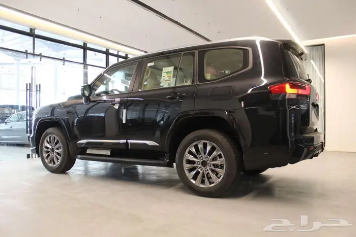 تويوتا لاندكروزر GXR S 2025 بنزين 4