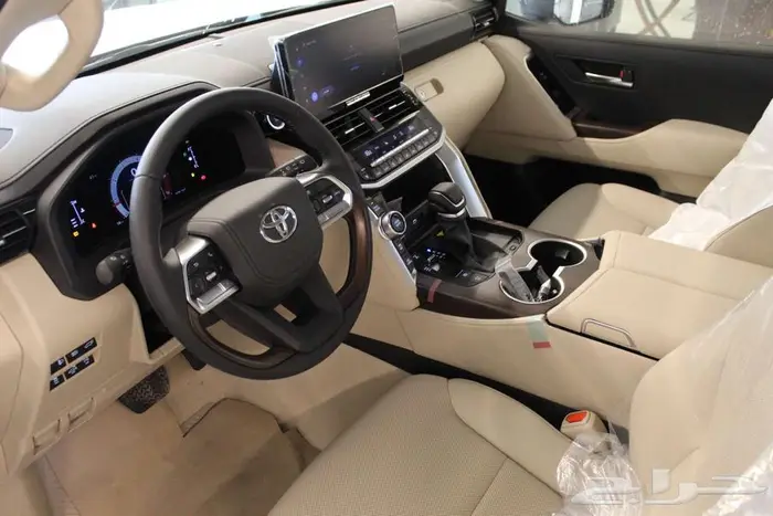 تويوتا لاندكروزر GXR S 2025 بنزين 6