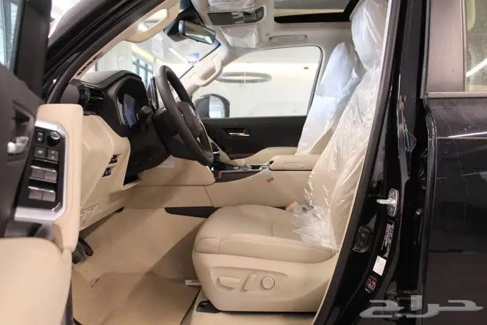 تويوتا لاندكروزر GXR S 2025 بنزين 8