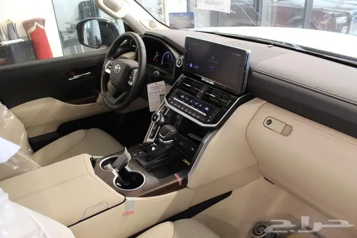 تويوتا لاندكروزر GXR S 2025 بنزين 10