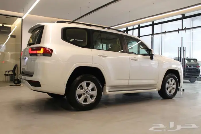 تويوتا لاندكروزر GXR L2 2025 بنزين 4