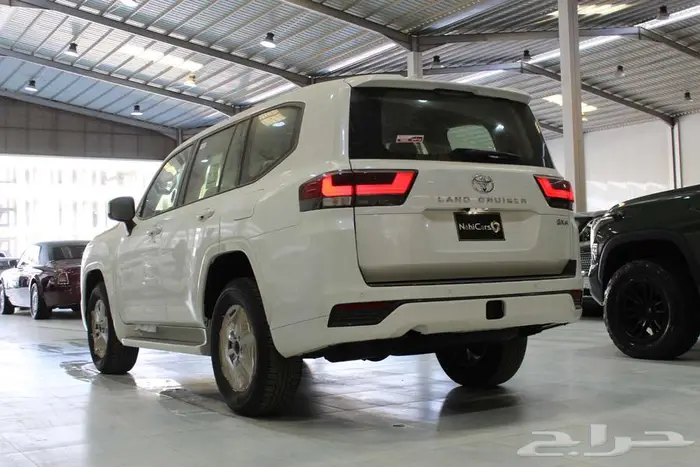 تويوتا لاندكروزر GXR L1 2025 3