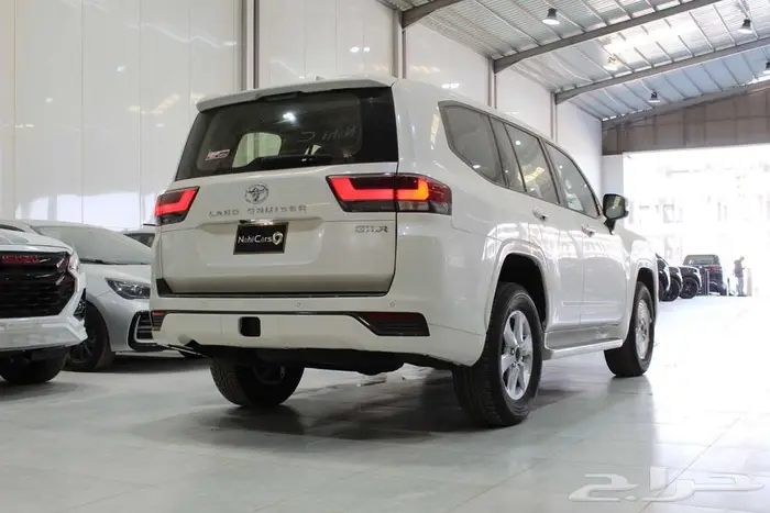 تويوتا لاندكروزر GXR L1 2025 4
