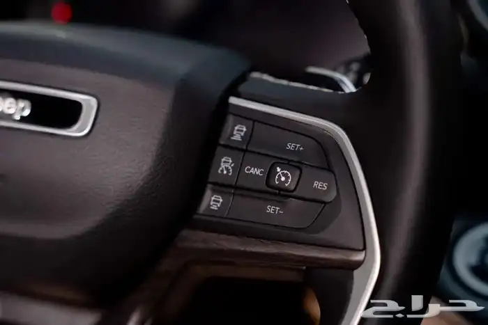 جراند شيروكي 2023 لمتيد بلس 4