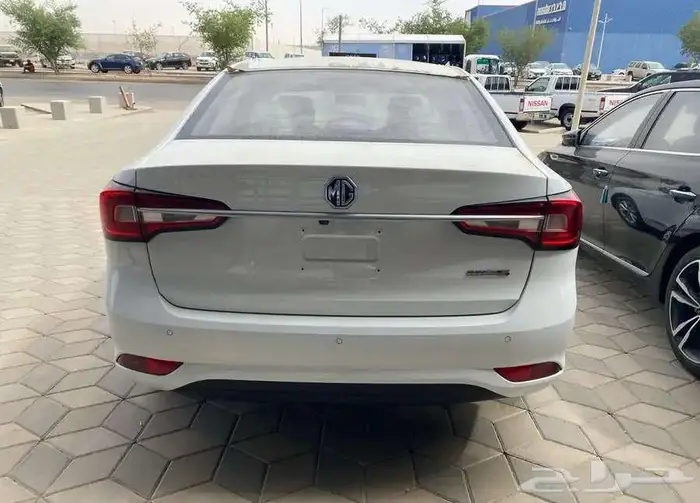 ام جي 5 ستاندر موديل 2025 3