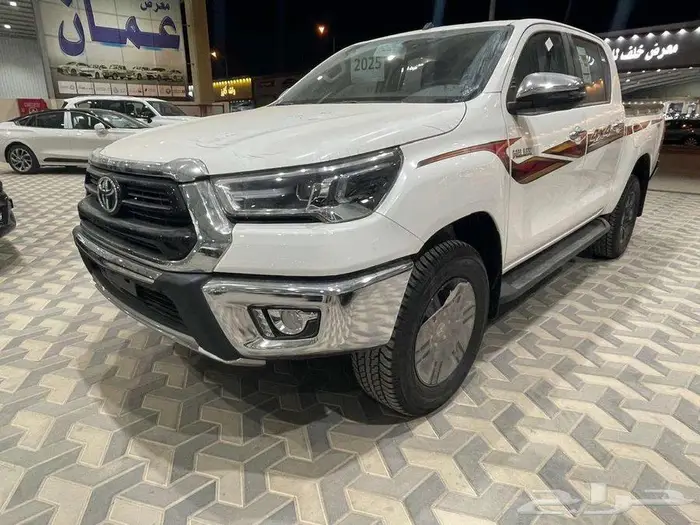 هايلوكس S- GLX بريمي بنزين 2.7 فل كامل 2025 1