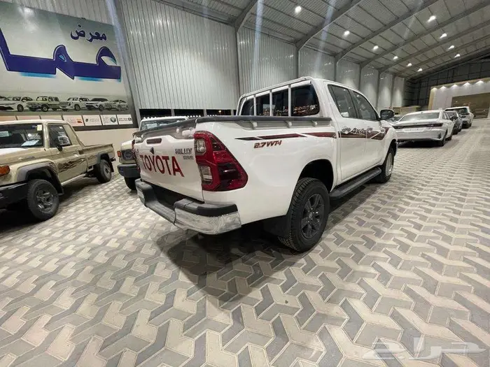 هايلوكس S- GLX بريمي بنزين 2.7 فل كامل 2025 6