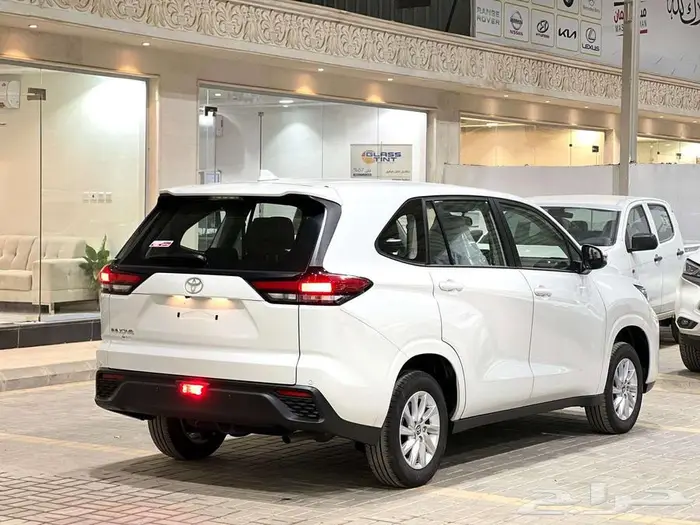 تويوتا انوفا بنزين موديل 2025 35