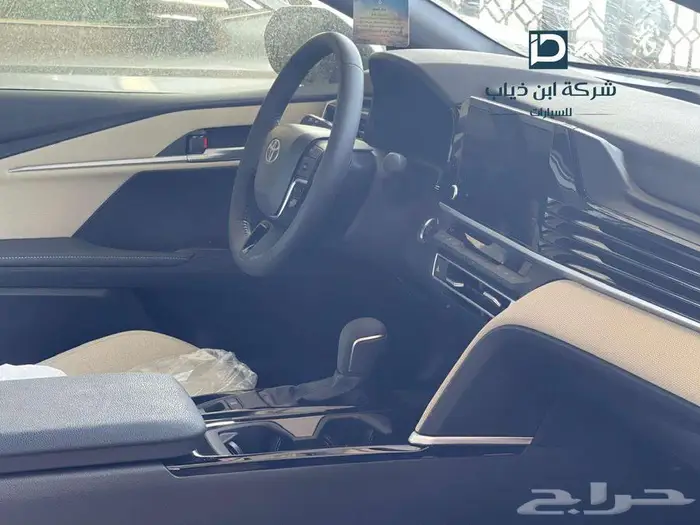 تويوتا كامري LE نص الفل سعودي 2025 لدى شركة ابن ذياب 2