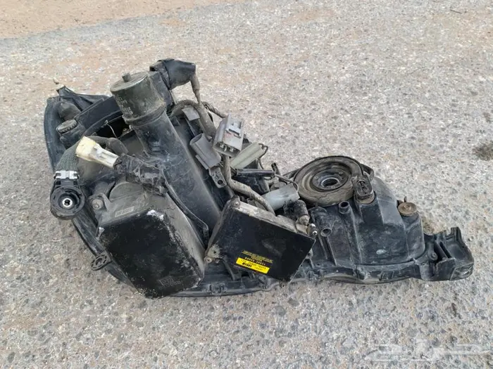 للبيع شمعه لكزس جي اس2000 0