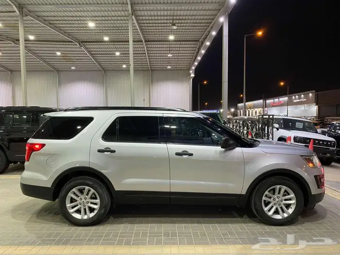 فورد اكسبلورر 2017 فضي ماشيه 172000كم 18