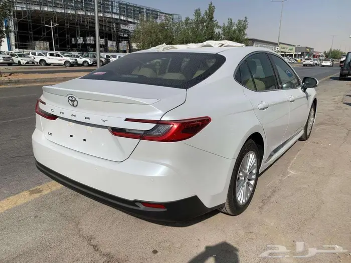 تويوتا كامرى LE موديل 2025 4
