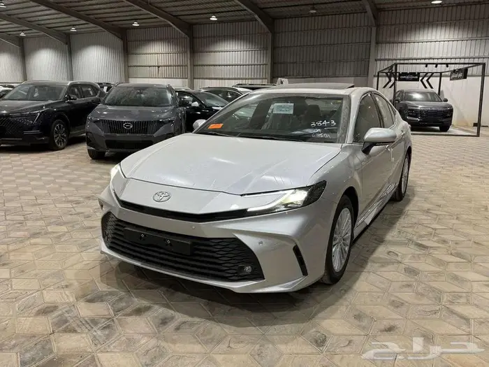 تويوتا كامري LE بنزين نص فل 2025 ( اقل الاسعار ) 0