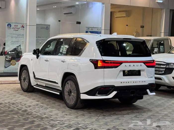 لكزس اف سيورت بريمي 2025 17