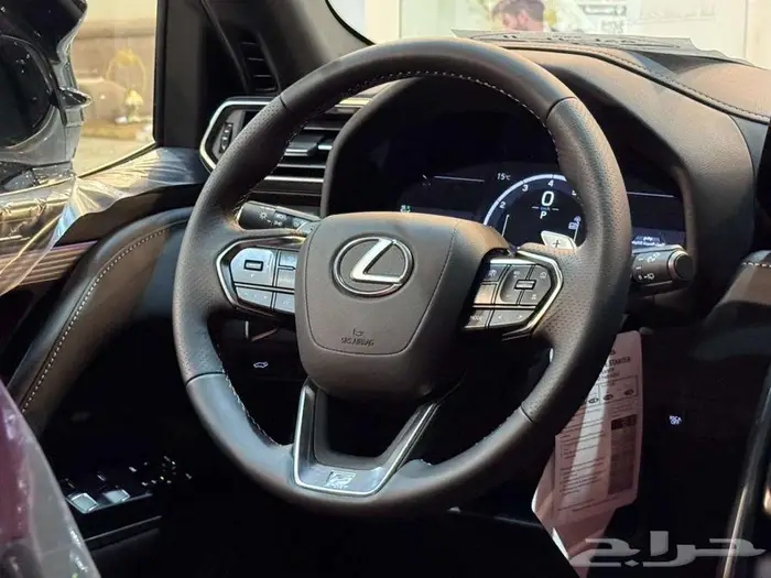 لكزس اف سيورت بريمي 2025 11