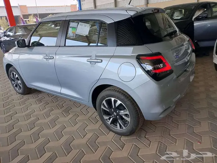 سوزوكي سويفت GLX موديل 2025 8