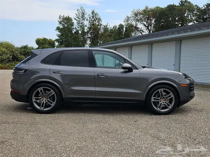 2025 Porsche Cayenne Base 3