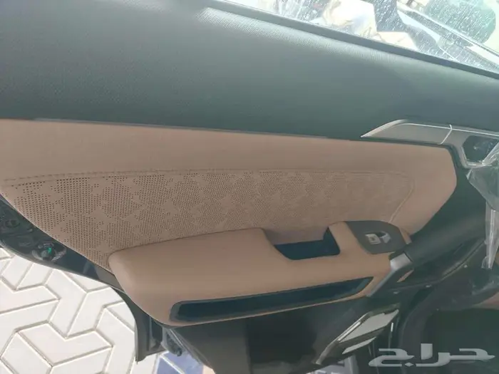 جيتور تي 2 لاكجري بلس 2026 اسود  فضي لامع  اخضر 5