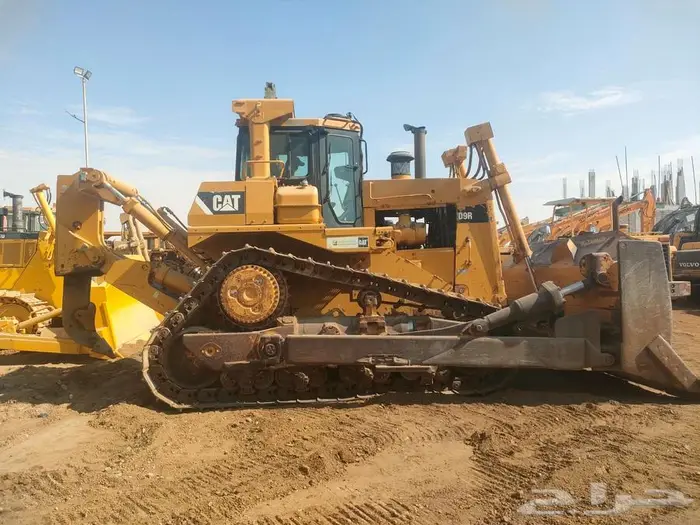 تراكتور كتربيللر D9R سنه الصنع 2010 للبيع فى الرياض 3