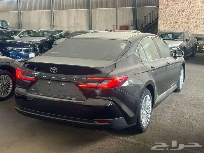 تويوتا كامرى LE بنزين موديل 2025 اسود 4