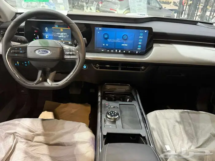 فورد تورس امبيانتي 2026 اسود 3