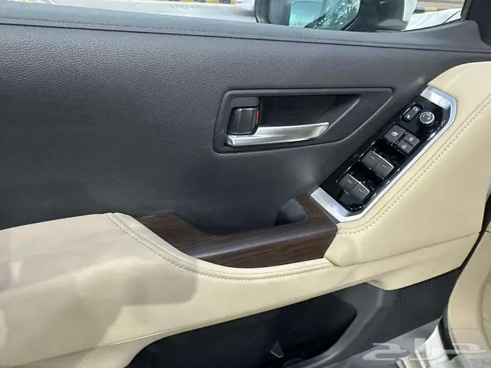 تويوتا لاندكروزر GXR 4 بنزين 2026 سعودي 6