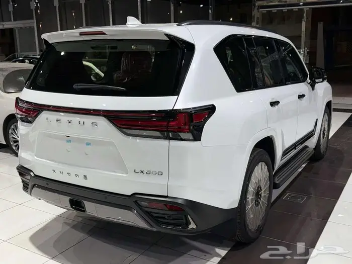 لكزس LX 600 بريمي VIP ابيض بلاك ادشن داخل - جملي2025 3