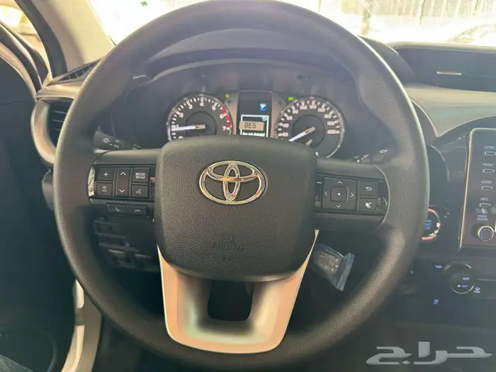 تويوتا هايلوكس SGLX بريمي بنزين 2.7 فل كامل دبل 2025 9