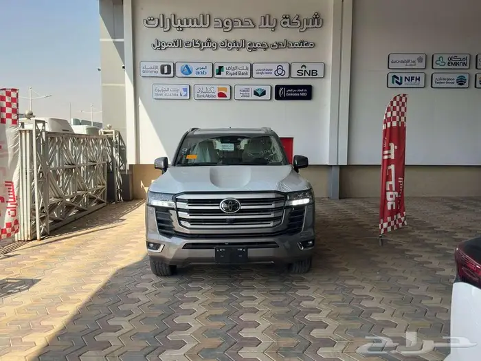 تويوتا لاندكروزر ( GXR3 ) بنزين موديل 2026 أقل الأسعار 3