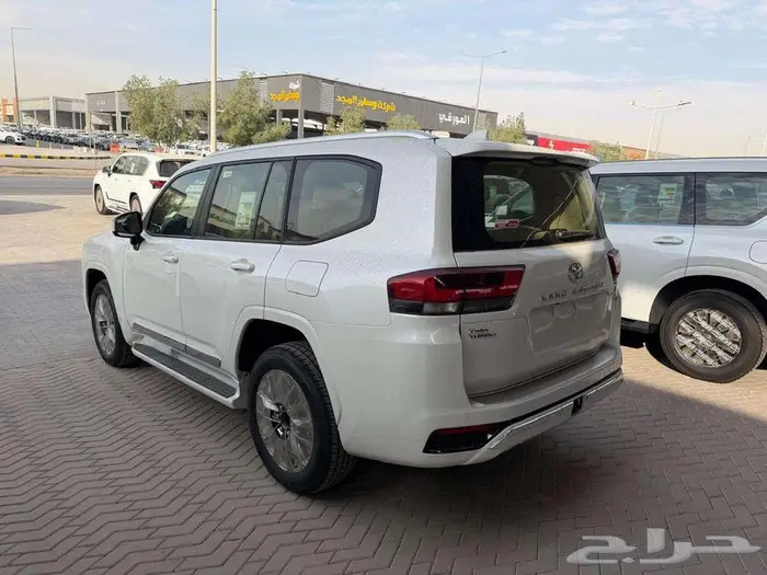 تويوتا لاند كروزر GXR L4 2026 سعودى بالنقد والتقسيط 3