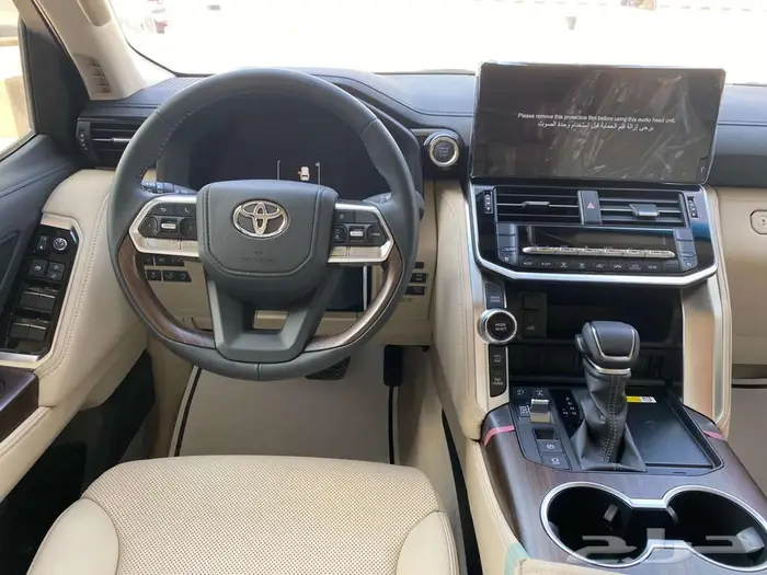 تويوتا لاندكروزر 2025-L4 بنزين.سعودي ( ابيض ) 13