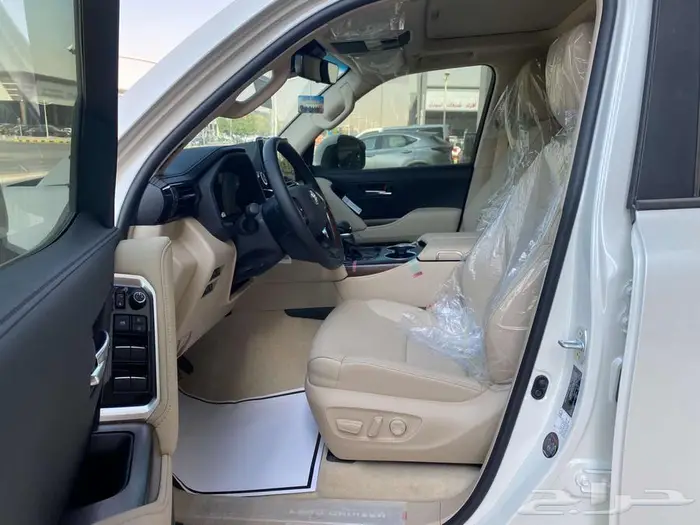 تويوتا لاندكروزر 2025-L4 بنزين.سعودي ( ابيض ) 5