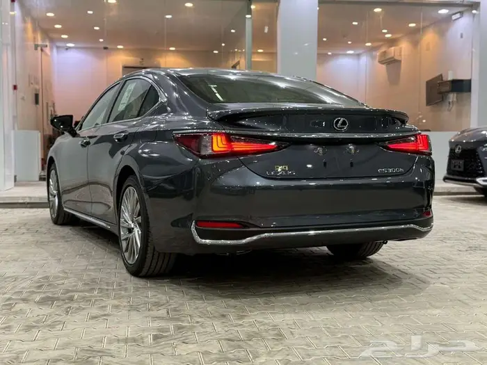 لكزس ES 300 HH موديل 2025 - عرض نهاية العام 224000 3