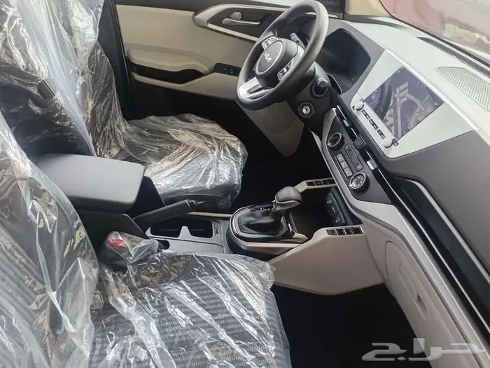 كيا كاريز ستاندر شاشه وكاميرا 2025 18