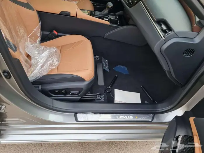 لكزس اي اس 250 AA 2025 11