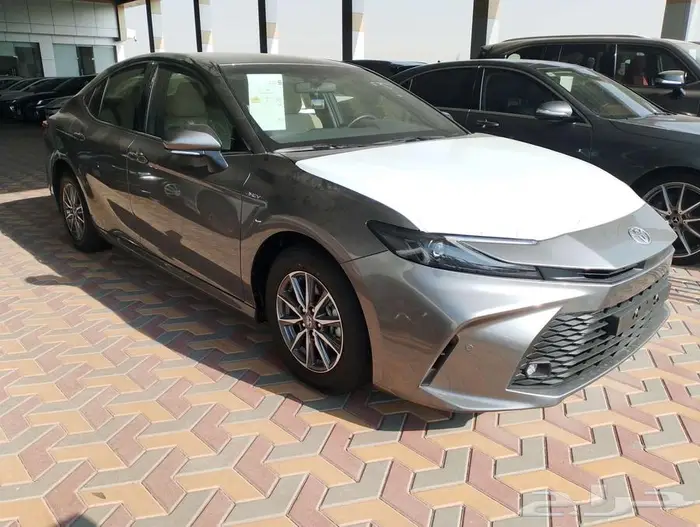 تويوتا كامري E هايبرد اصفار سعودي 2025 0