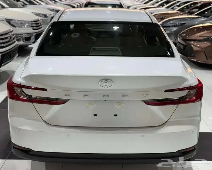 تويوتا كامري 2025 ستاندر طيس بريمي ابيض بنزين نظام 50-50 5