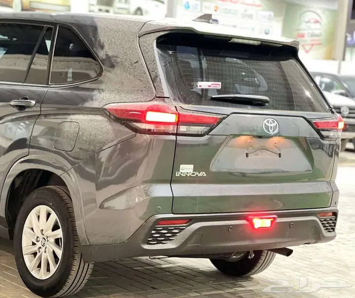 تويوتا انوفا بنزين موديل 2025 30