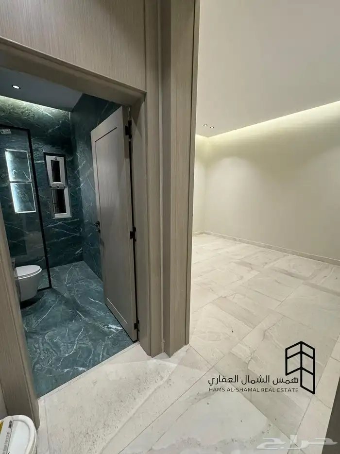 للبيع شقه ارضيه حي الاخضر 6 غرف 8